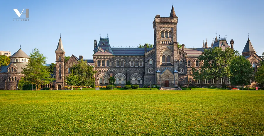 یکی از بهترین دانشگاه های کانادا تورنتو است